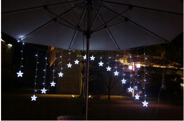Karácsonyi fényfüzérek beltéri/kültéri, függő csillagfüggöny 136 LED, hideg fehér, 5,6m